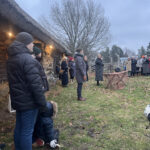 Annika Vaikla kõnet pidamas advenditule süütamisel Viimsi vabaõhumuuseumis