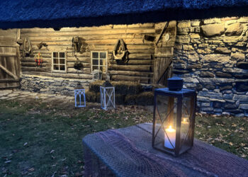 Advendiküünla süütamine Viimsi vabaõhumuseumis